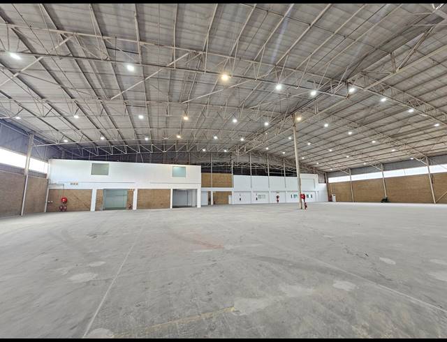 4,286M² WAREHOUSE TO LET IN LONGMEADOW